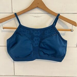 Fabletics Blue SculptKnit Sports Bra. Size Large. EUC